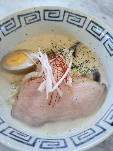 世界初!?わさび漬けラーメン「ホワイトドラゴン」