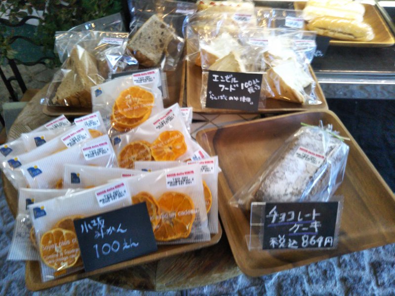 小坂みかんを使ったケーキもございます