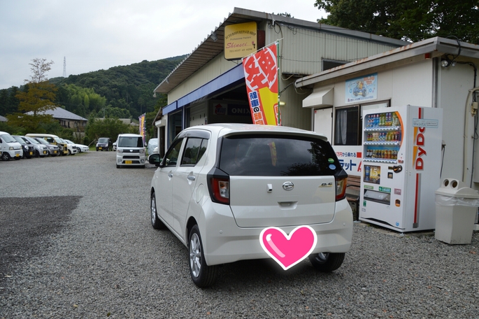 バックカメラも装着、コーナーセンサーも付いてて、後退時も安心!