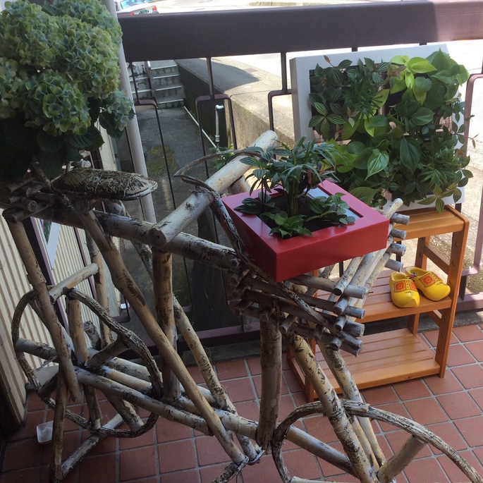 白樺の自転車が目じるしです