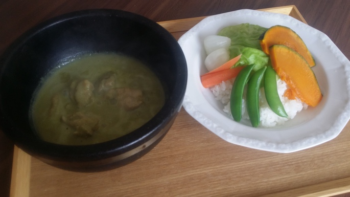人気商品 彩り野菜のグリーンカレー