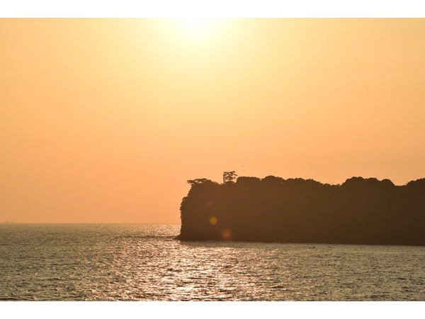 川奈灯台からの日の出