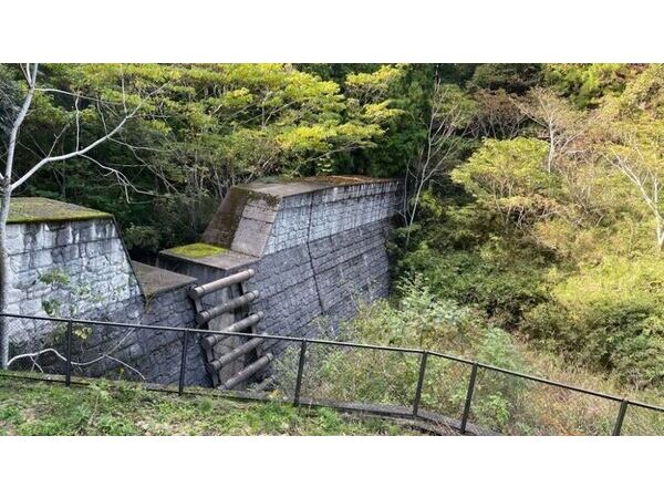 川の上流を確認する