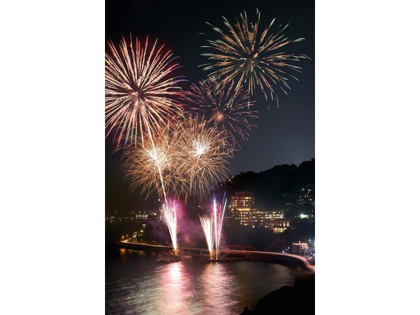 第68回伊豆山温泉納涼海上花火大会＆さざえ祭り