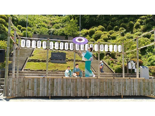 あじさい祭り「下田芸者」の舞